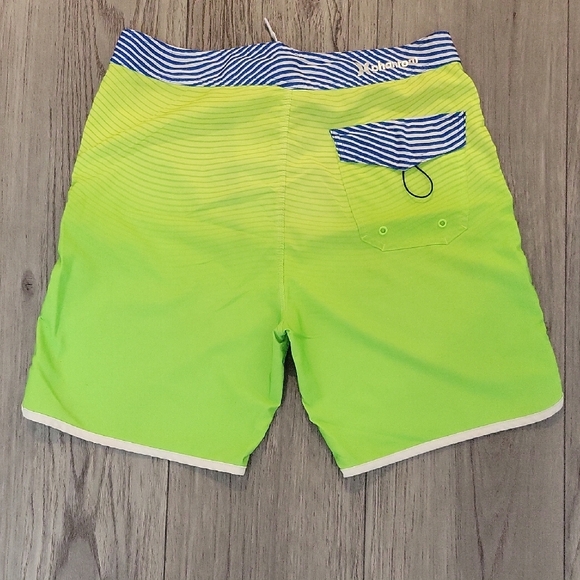 Hurley Phantom and Nike Collaboration with DRI-FIT and Stretch - Picture 8 of 12